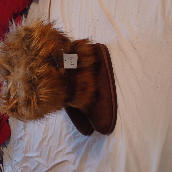 Size11 fur boots brand new for women - Picture 2 of 3